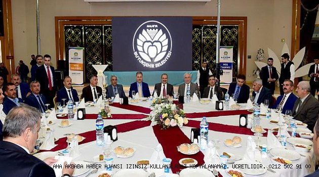 BÜYÜKŞEHİR BELEDİYESİNDEN MUHTARLARA YEMEK