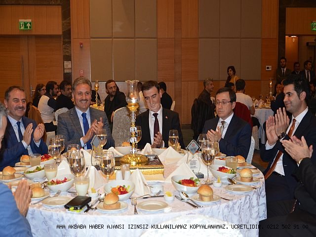Malatya Büyükşehir Belediyesinden Festival sponsorlarına plaket verildi