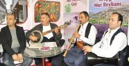 Arapgirli Müzisyenlerden Ziyaretçilere Müzik Ziyafeti