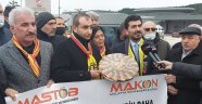 Malatyalılar yeşil sahada Yeni Malatyaspor'a yapılan haksızlığa karşı kayısıyla protesto ettiler