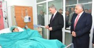 VALİ BARUŞ DOĞALGAZ PATLAMASINDA YARALANAN VATANDAŞI HASTANEDE ZİYARET ETTİ